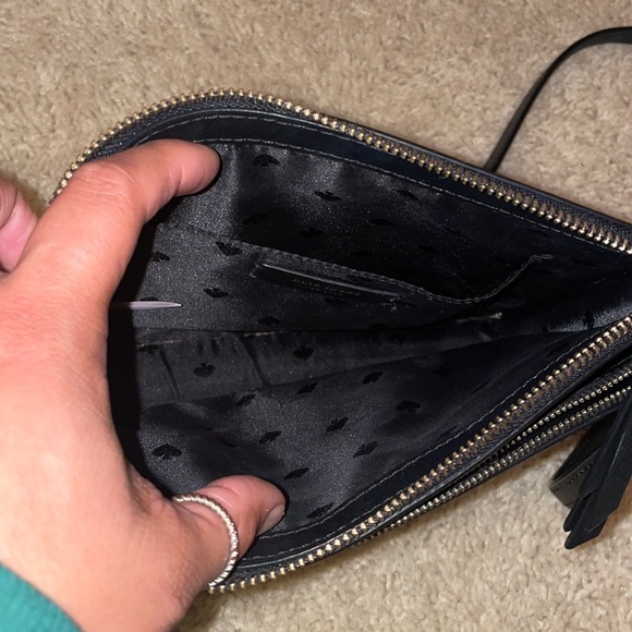 Kate Spade ♠️ Crossbody. Lightly used. - Picture 4 of 11